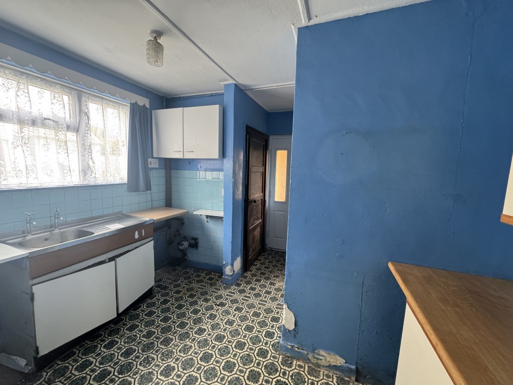 Lot: 161 - 	SEMI-DETACHED HOUSE FOR IMPROVEMENT - Kitchen